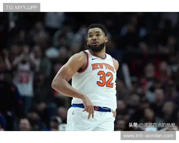 尼克斯球迷对唐斯态度分化，应援牌引发赛场讨论